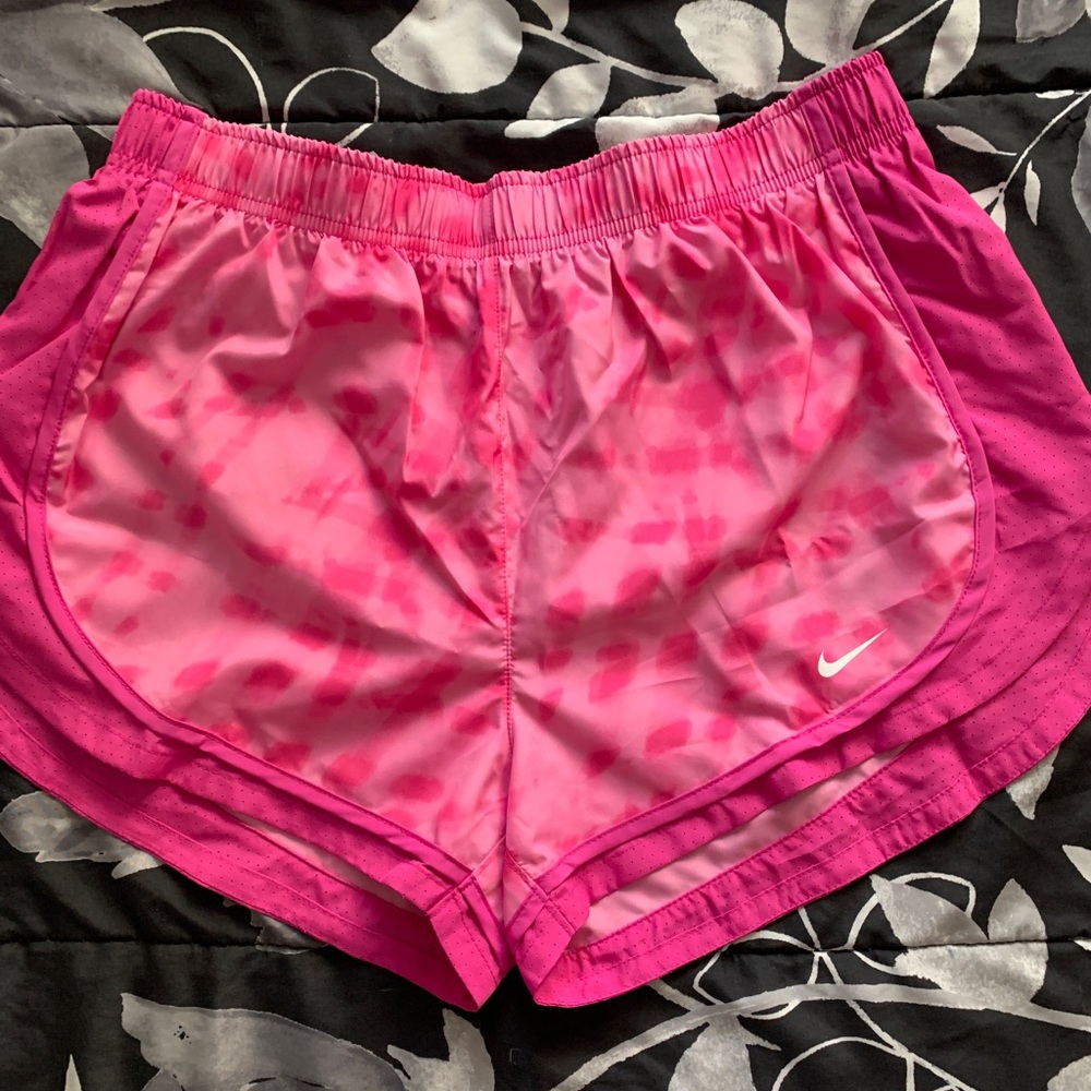 NIKE DRY ATHLETIC SHORTS SIZE L